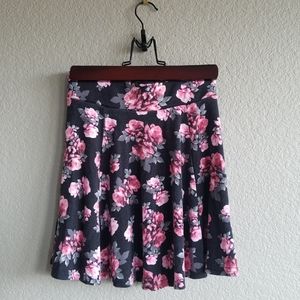 H&M "DIVIDED" Skater skirt sz XS black/pink floral